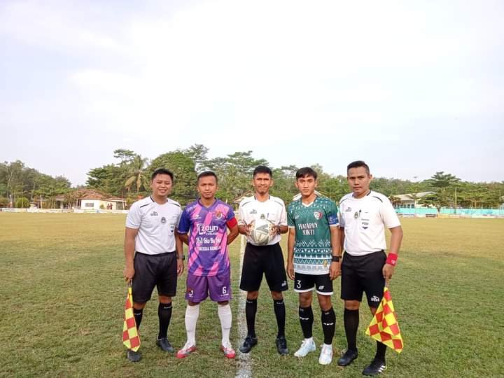 Tournamen Sepak Bola GBR FC Kalahkan Mandiri FC Dengan Skor 6-1